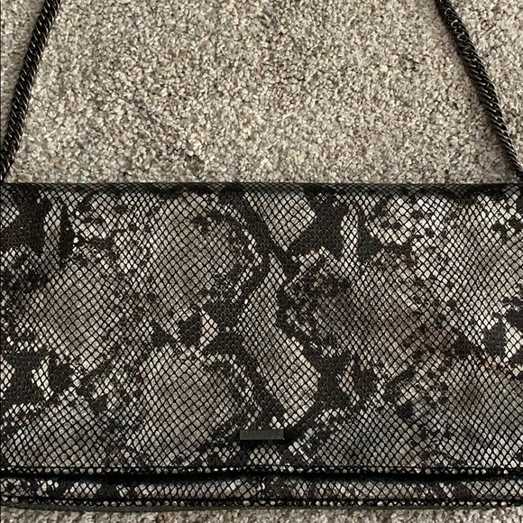 New Guess Purse - Picture 2 of 12